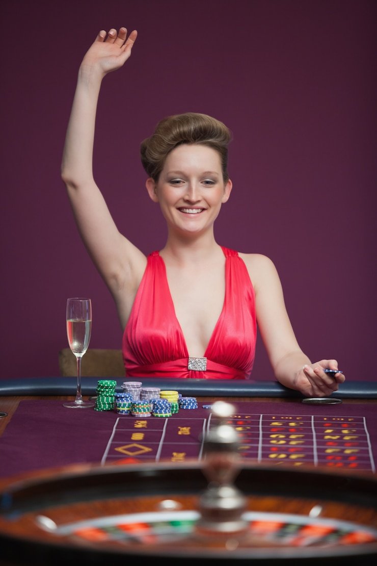 Live poker table interface on metro4d link with dealer and player seats